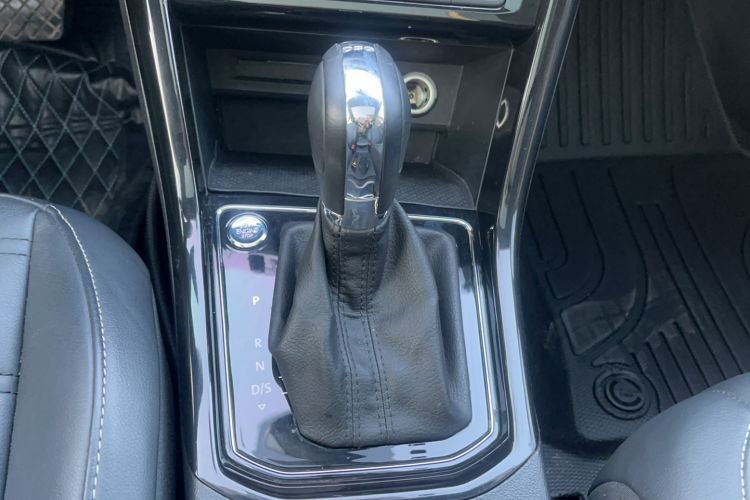 Used Volkswagen Touran 2016 Volkswagen Touran L 280TSI DSG Luxury Edition Gear Lever