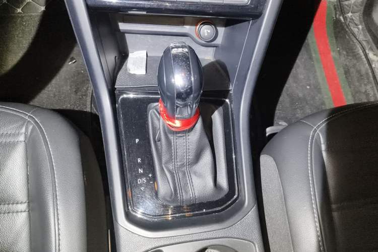 Used Volkswagen Touran 2016 Volkswagen Touran L 280TSI DSG Comfort Edition Gear Lever