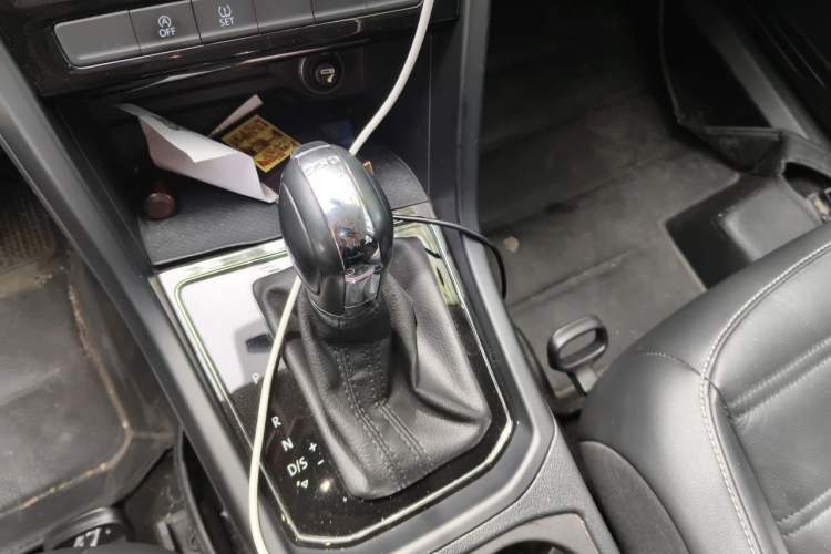 Used Volkswagen Touran 2016 Volkswagen Touran L 280TSI DSG Comfort Edition Gear Lever