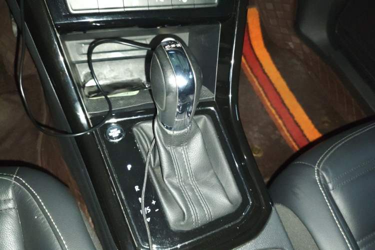 Used Volkswagen Touran 2016 Volkswagen Touran L 280TSI DSG Luxury Edition Gear Lever