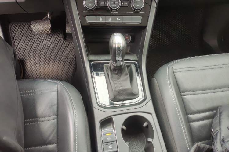 Used Volkswagen Touran 2016 Volkswagen Touran L 280TSI DSG Comfort Edition Gear Lever
