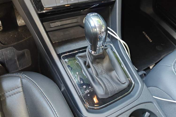 Used Volkswagen Touran 2016 Volkswagen Touran L 280TSI DSG Comfort Edition Gear Lever