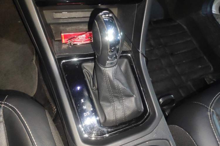 Used Volkswagen Touran 2016 Volkswagen Touran L 280TSI DSG Comfort Edition Gear Lever