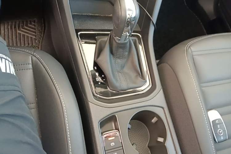 Used Volkswagen Touran 2016 Volkswagen Touran L 280TSI DSG Comfort Edition Gear Lever