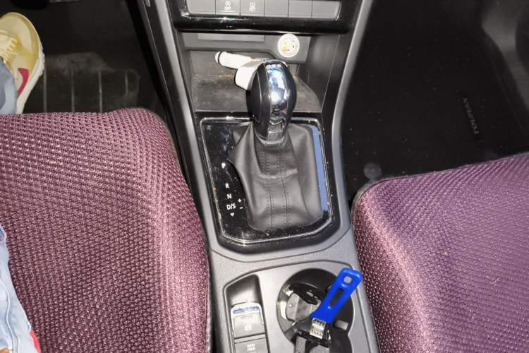 Used Volkswagen Touran 2016 Volkswagen Touran L 280TSI DSG Comfort Edition Gear Lever