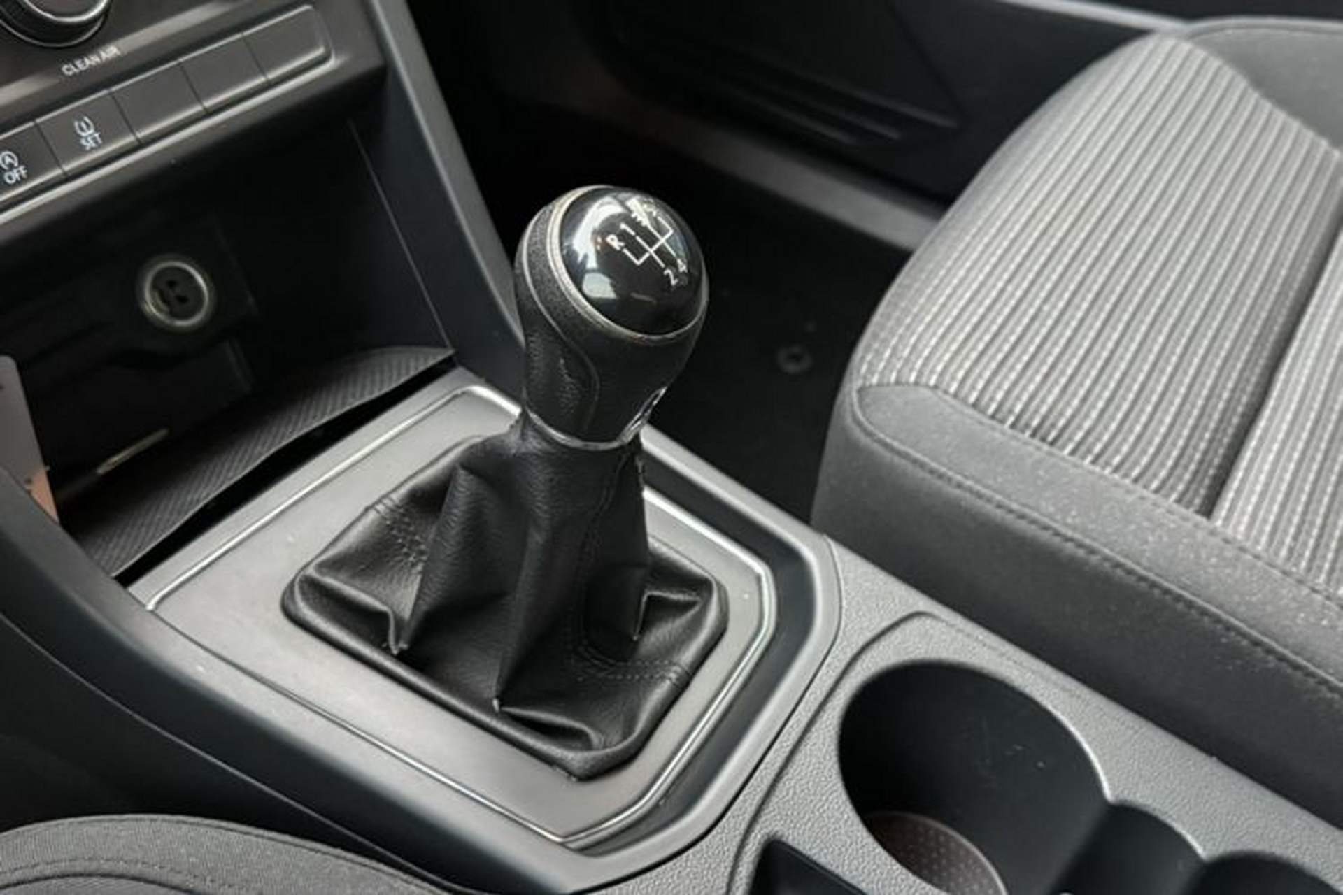 Used Volkswagen Touran 2016 Volkswagen Touran L 280TSI Manual Trend Edition Gear Lever