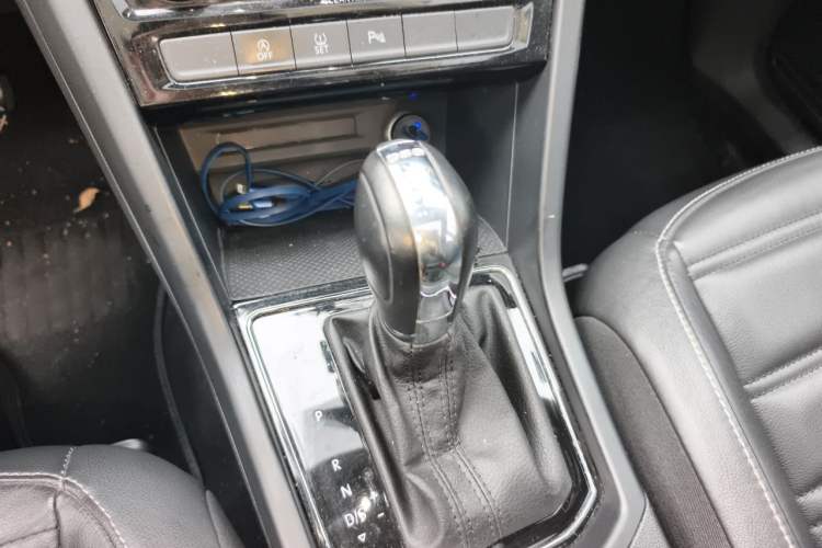 Used Volkswagen Touran 2016 Volkswagen Touran L 280TSI DSG Comfort Edition Gear Lever