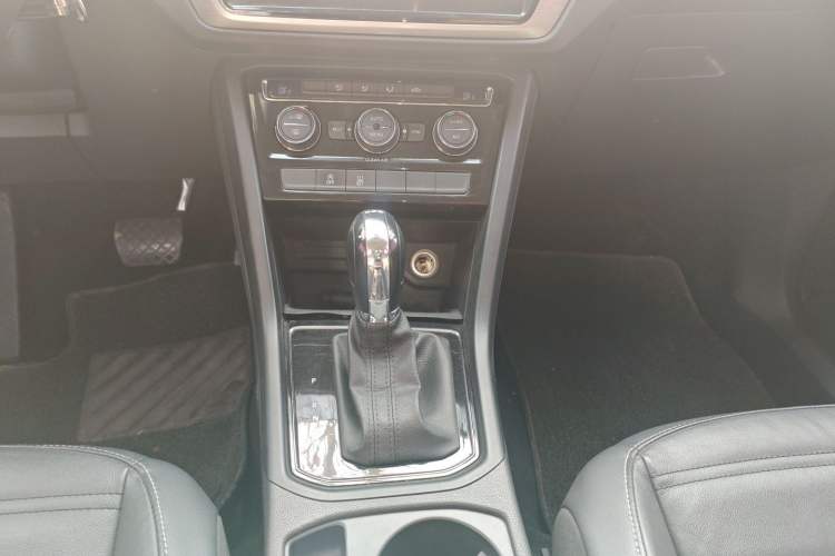 Used Volkswagen Touran 2016 Volkswagen Touran L 280TSI DSG Comfort Edition Gear Lever