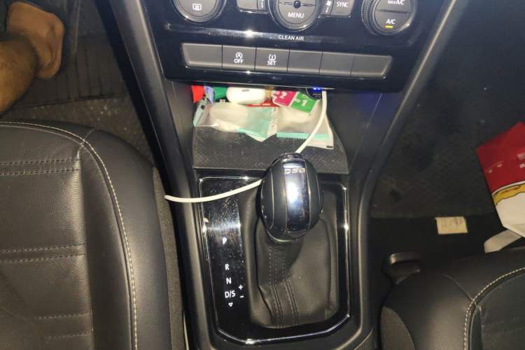 Used Volkswagen Touran 2016 Volkswagen Touran L 280TSI DSG Comfort Edition Gear Lever