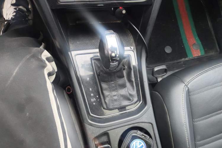 Used Volkswagen Touran 2016 Volkswagen Touran L 280TSI DSG Comfort Edition Gear Lever
