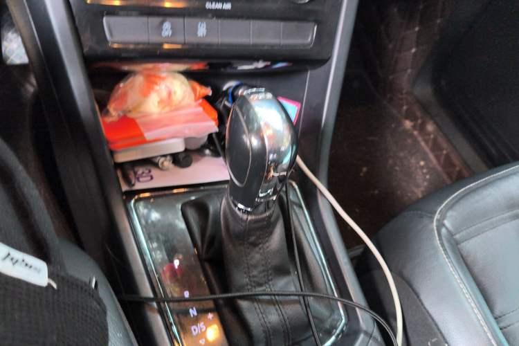 Used Volkswagen Touran 2016 Volkswagen Touran L 280TSI DSG Comfort Edition Gear Lever
