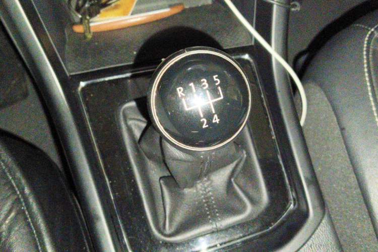 Used Volkswagen Touran 2016 Volkswagen Touran L 280TSI Manual Comfort Edition Gear Lever
