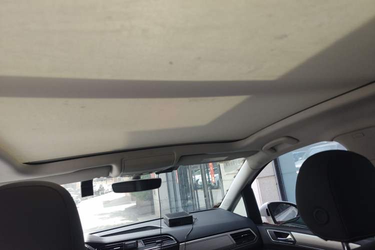 Used Volkswagen Touran 2016 Volkswagen Touran L 280TSI DSG Luxury Edition Headliner