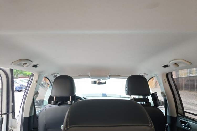 Used Volkswagen Touran 2016 Volkswagen Touran L 280TSI Manual Comfort Edition Headliner