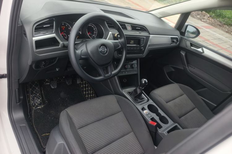Used Volkswagen Touran 2016 Volkswagen Touran L 280TSI Manual Trend Edition Interior 1