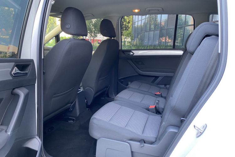 Used Volkswagen Touran 2016 Volkswagen Touran L 280TSI Manual Trend Edition Interior 2