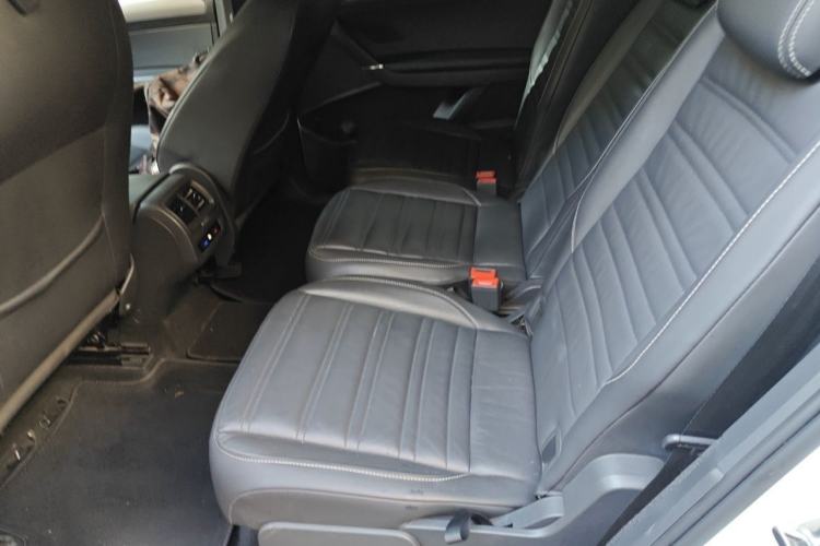 Used Volkswagen Touran 2016 Volkswagen Touran L 280TSI DSG Comfort Edition Interior 4