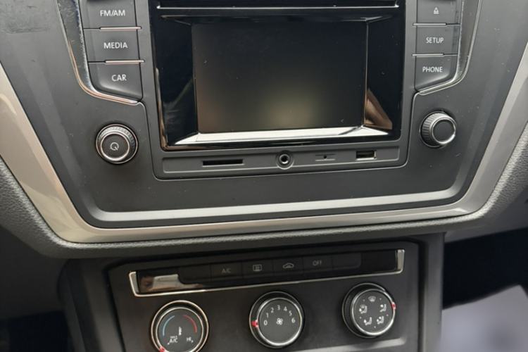 Used Volkswagen Touran 2016 Volkswagen Touran L 280TSI Manual Trend Edition Interior 6