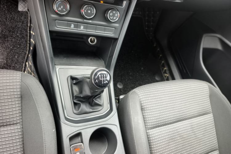 Used Volkswagen Touran 2016 Volkswagen Touran L 280TSI Manual Trend Edition Interior 6