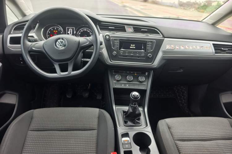 Used Volkswagen Touran 2016 Volkswagen Touran L 280TSI Manual Trend Edition Interior 8