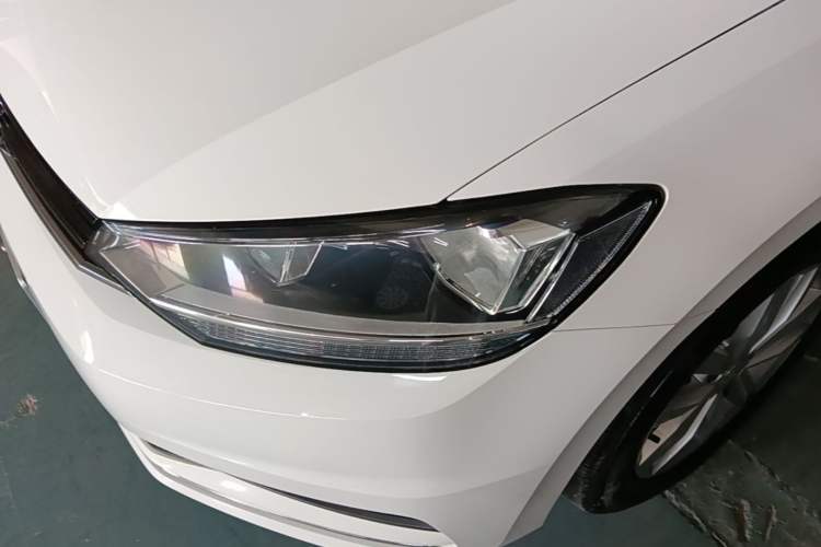 Used Volkswagen Touran 2016 Volkswagen Touran L 280TSI DSG Comfort Edition Left Front Headlight