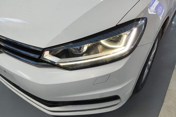 Used Volkswagen Touran 2016 Volkswagen Touran L 280TSI DSG Comfort Edition Left Front Headlight