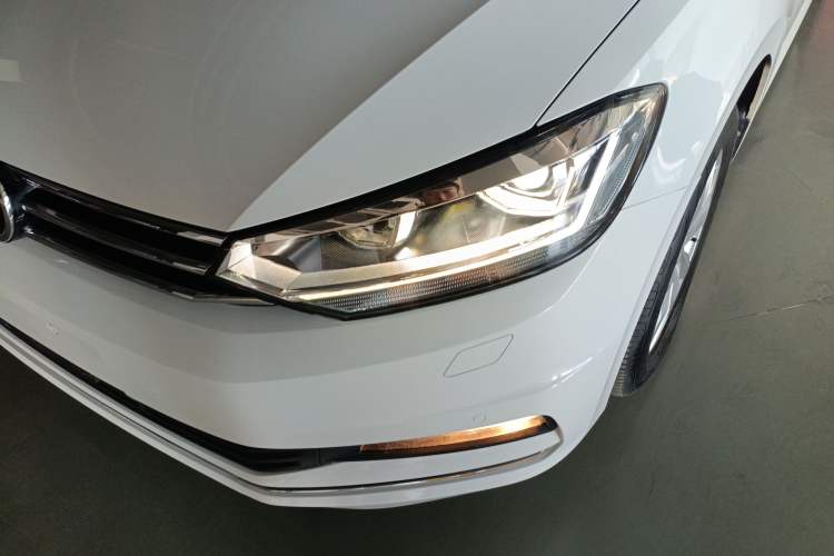 Used Volkswagen Touran 2016 Volkswagen Touran L 280TSI DSG Comfort Edition Left Front Headlight