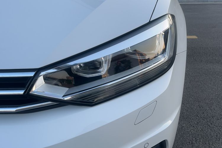 Used Volkswagen Touran 2016 Volkswagen Touran L 280TSI DSG Luxury Edition Left Front Headlight