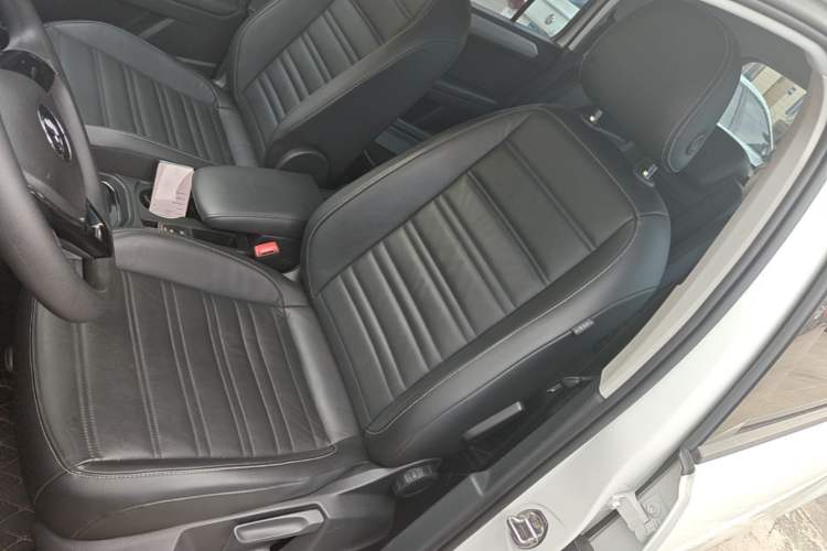Used Volkswagen Touran 2016 Volkswagen Touran L 280TSI DSG Comfort Edition Left Front Seat