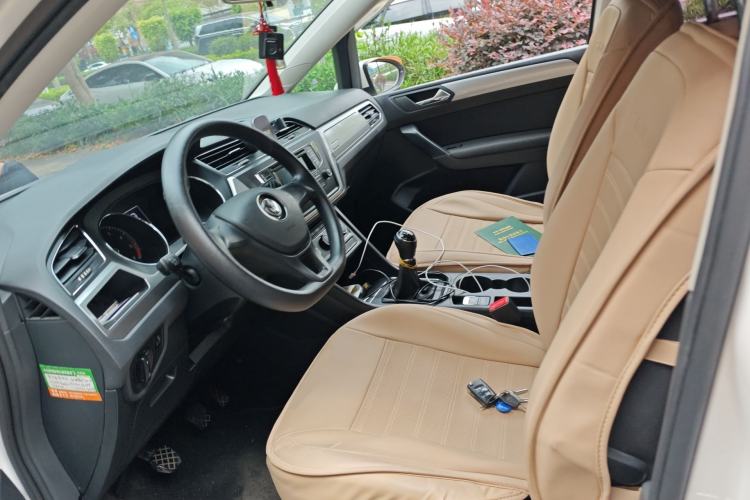 Used Volkswagen Touran 2016 Volkswagen Touran L 280TSI Manual Trend Edition Left Front Seat