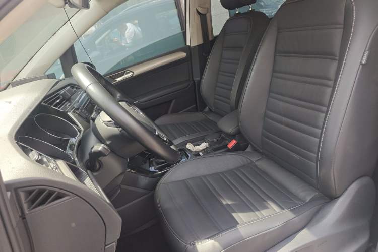 Used Volkswagen Touran 2016 Volkswagen Touran L 280TSI DSG Luxury Edition Left Front Seat