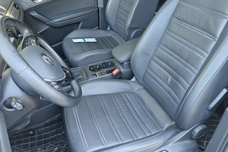 Used Volkswagen Touran 2016 Volkswagen Touran L 280TSI DSG Comfort Edition Left Front Seat