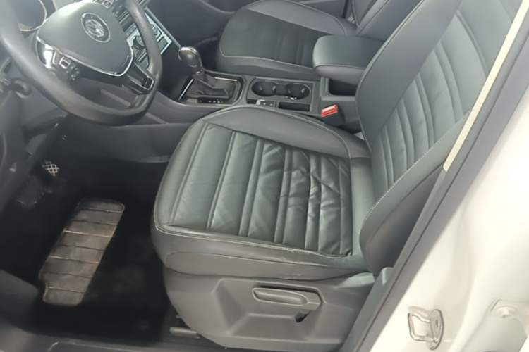 Used Volkswagen Touran 2016 Volkswagen Touran L 280TSI DSG Comfort Edition Left Front Seat