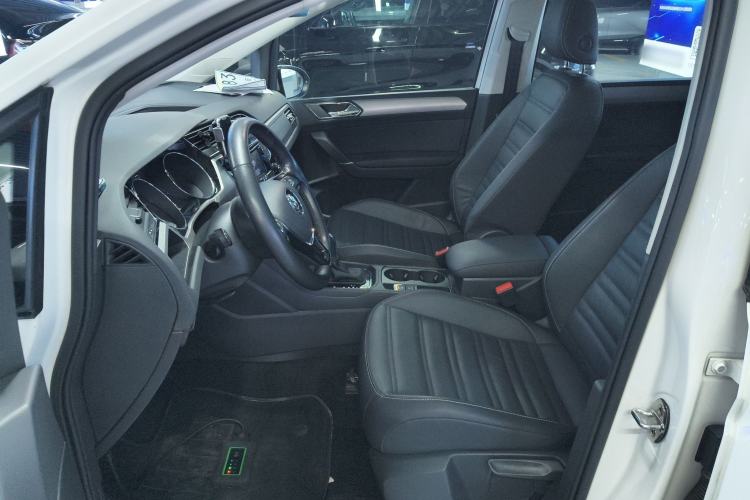 Used Volkswagen Touran 2016 Volkswagen Touran L 280TSI DSG Comfort Edition Left Front Seat