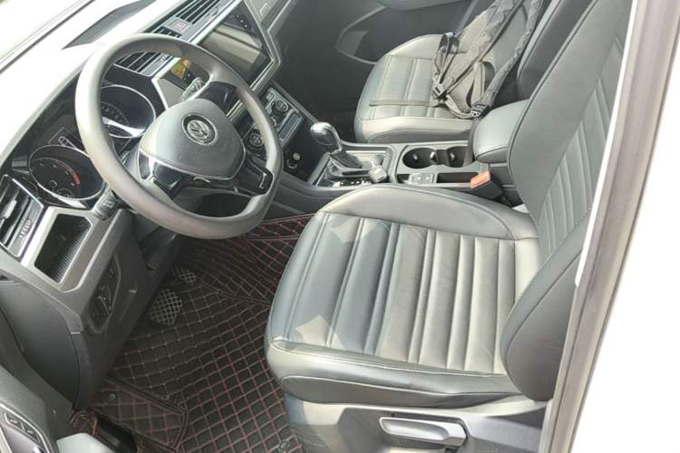 Used Volkswagen Touran 2016 Volkswagen Touran L 280TSI DSG Comfort Edition Left Front Seat