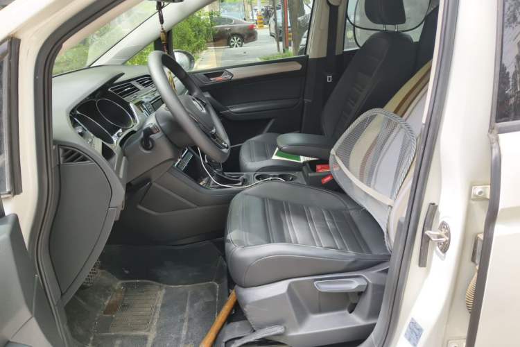 Used Volkswagen Touran 2016 Volkswagen Touran L 280TSI DSG Comfort Edition Left Front Seat