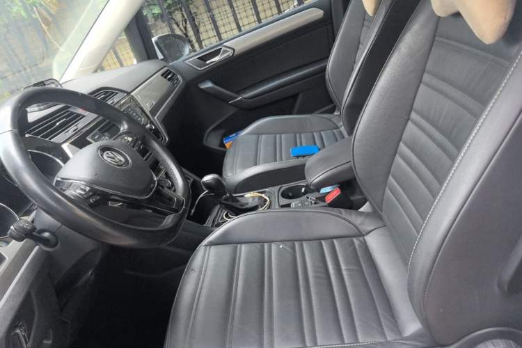 Used Volkswagen Touran 2016 Volkswagen Touran L 280TSI DSG Comfort Edition Left Front Seat