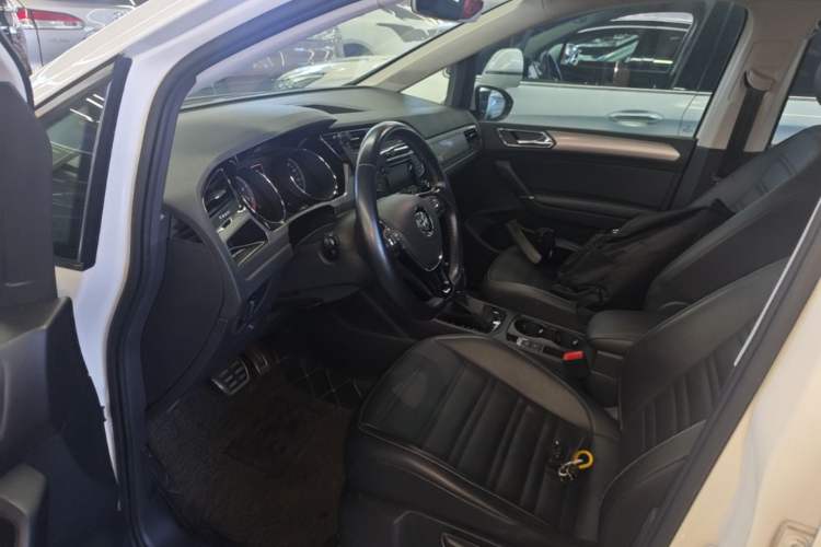 Used Volkswagen Touran 2016 Volkswagen Touran L 280TSI DSG Comfort Edition Left Front Seat