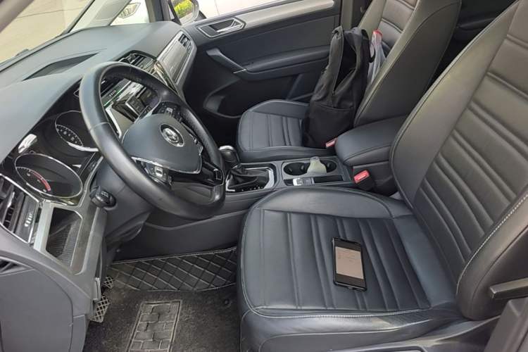 Used Volkswagen Touran 2016 Volkswagen Touran L 280TSI DSG Comfort Edition Left Front Seat