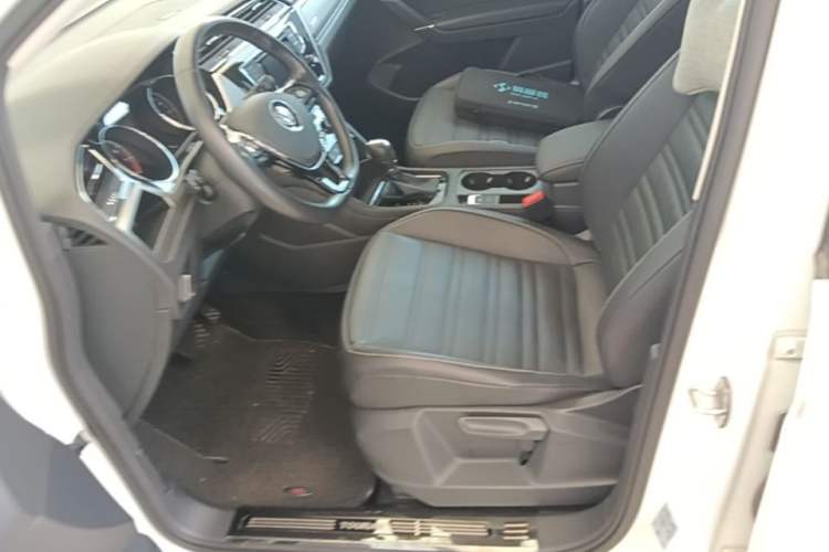 Used Volkswagen Touran 2016 Volkswagen Touran L 280TSI DSG Comfort Edition Left Front Seat