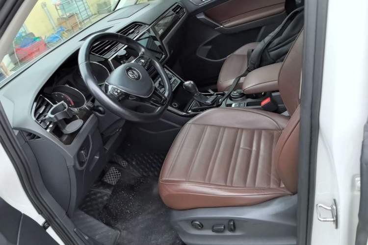 Used Volkswagen Touran 2016 Volkswagen Touran L 280TSI DSG Luxury Edition Left Front Seat