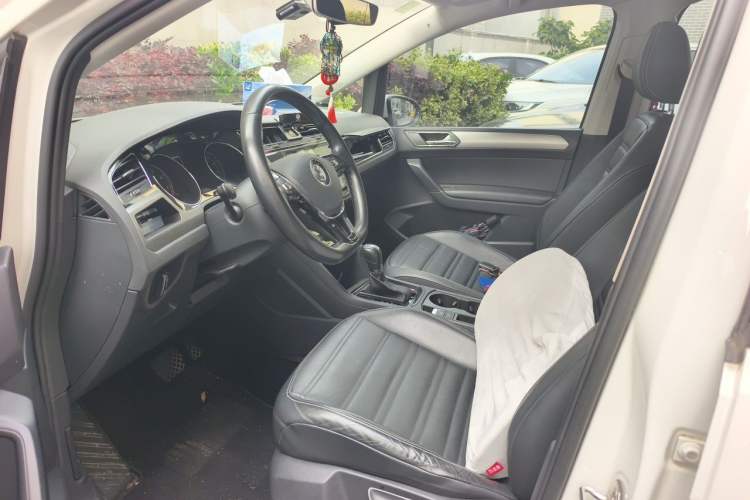 Used Volkswagen Touran 2016 Volkswagen Touran L 280TSI DSG Comfort Edition Left Front Seat