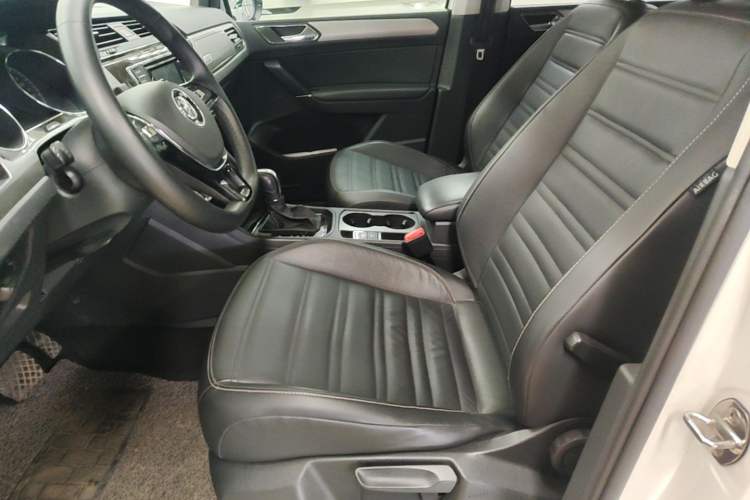 Used Volkswagen Touran 2016 Volkswagen Touran L 280TSI DSG Comfort Edition Left Front Seat