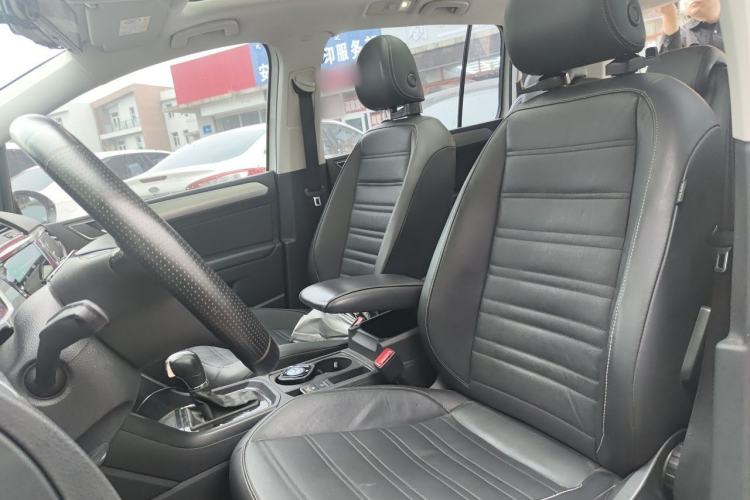 Used Volkswagen Touran 2016 Volkswagen Touran L 280TSI DSG Comfort Edition Left Front Seat