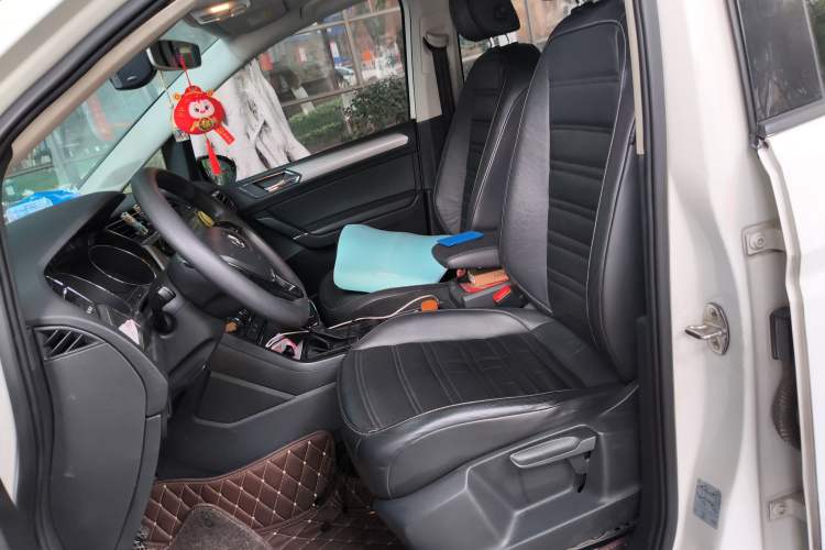 Used Volkswagen Touran 2016 Volkswagen Touran L 280TSI DSG Comfort Edition Left Front Seat