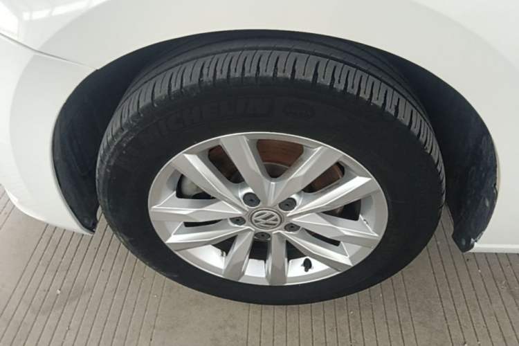 Used Volkswagen Touran 2016 Volkswagen Touran L 280TSI DSG Comfort Edition Left Front Wheel Hub