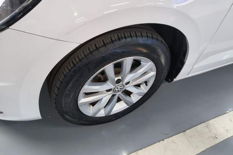 Used Volkswagen Touran 2016 Volkswagen Touran L 280TSI DSG Comfort Edition Left Front Wheel Hub