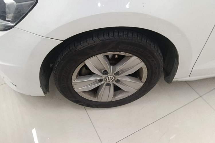 Used Volkswagen Touran 2016 Volkswagen Touran L 280TSI Manual Trend Edition Left Front Wheel Hub