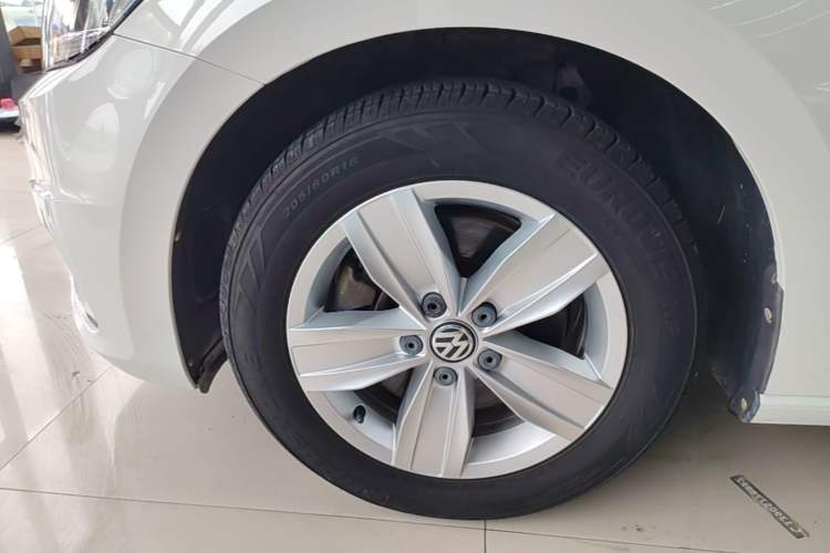 Used Volkswagen Touran 2016 Volkswagen Touran L 280TSI Manual Trend Edition Left Front Wheel Hub