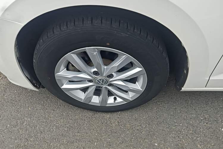Used Volkswagen Touran 2016 Volkswagen Touran L 280TSI DSG Comfort Edition Left Front Wheel Hub